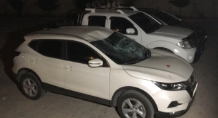 9. kattan aracın üzerine düştü