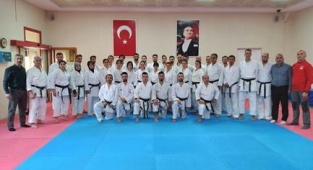 Adana’da karate uygulama antrenör kursu
