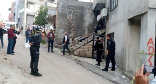 Annesini silahla vurdu
