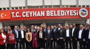Ceyhan’da Ahmet Davutoğlu rüzgarı