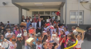 İhtiyaç sahibi öğrencilere ayakkabı ve kırtasiye yardımı
