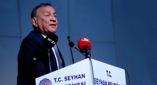 Seyhan Belediye Başkanı Akay'a saldırı