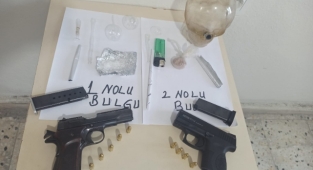 Uyuşturucu zanlıları enselendi