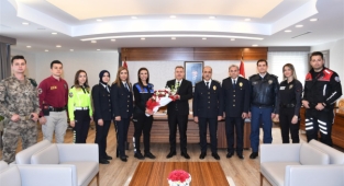 vali elban’a polis haftası ziyareti