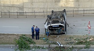 Alt geçide düşen dolmuşun sürücüsü ağır yaralandı