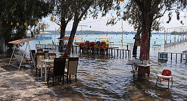 Baraj gölünün kenarındaki kafeleri su bastı