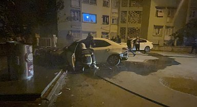 Kundaklanan otomobilde hasar oluştu
