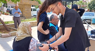 Öğrenciler kan şekeri ve tansiyon ölçümü yaptı