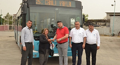 Para buldu sahibine teslim etti