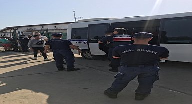 Teknede 223 düzensiz göçmen yakalandı