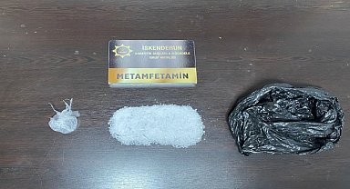 Uyuşturucu sattıkları iddiasıyla 2 zanlı tutuklandı