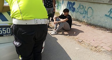 16 yaşındaki çocuk, otomobille duvara çarptı