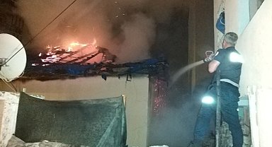 Adana'da evde çıkan yangında hasar oluştu
