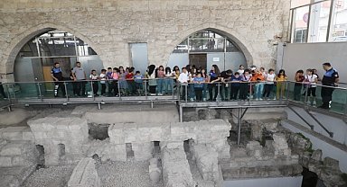 Adana'lı öğrenciler Tarsus'u gezdi