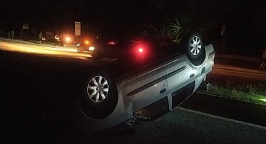 Devrilen otomobilin sürücüsü yaralandı