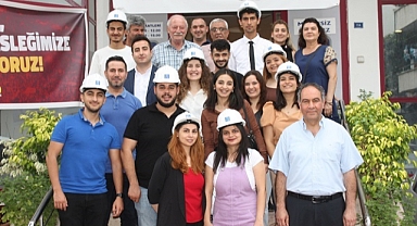 Genç inşaat mühendislerinde mezuniyet sevinci
