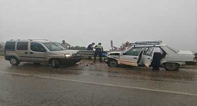 İki ayrı trafik kazasında 3 kişi yaralandı