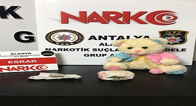 Oyuncak ayı içinden uyuşturucu çıktı