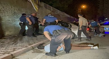Polisten kaçarken duvara çarptılar