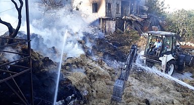 Saman balyalarında çıkan yangın iki eve sıçradı