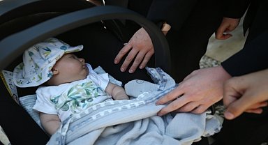 Şehit eşi ve 2 aylık oğlundan duygulandıran ziyaret