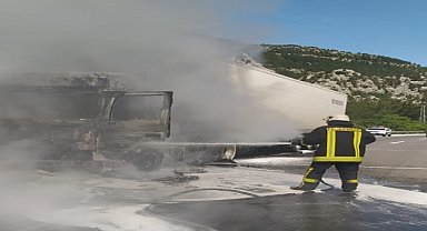 Seyir halindeki tırda çıkan yangın söndürüldü