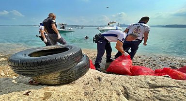 Su altı polisleri Seyhan Gölü'nde çöp topladı