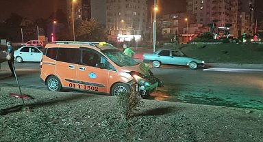 Taksi ile motosikleti çarpıştı: 2 yaralı