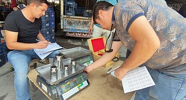 Zabıta ekipleri pazarda denetim yaptı