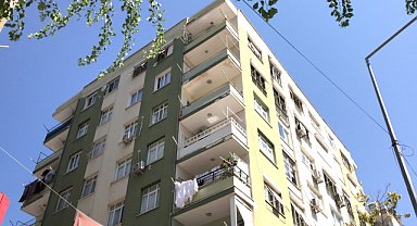 5'inci kattan düşen bebek yaralı kurtuldu