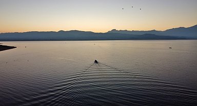 Balıkçıların baraj gölünde av mesaisi başladı