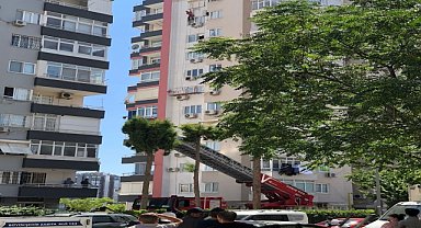Emniyet halatında asılı kalan işçi kurtarıldı