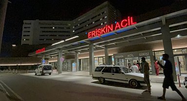 Eşler arasındaki kavgayı ayırmak isterken bıçaklandı