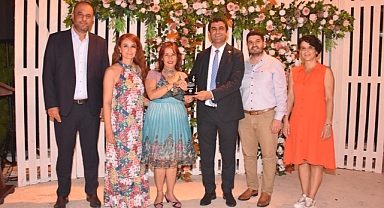 ‘Sanatçı’ avukatlara plaket