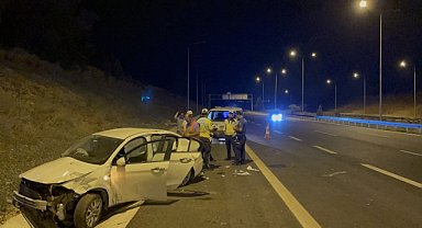 Adana'da devrilen otomobildeki 4 kişi yaralandı