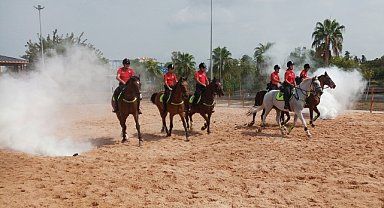 Atlı polislerden ''müdahale'' tatbikatı