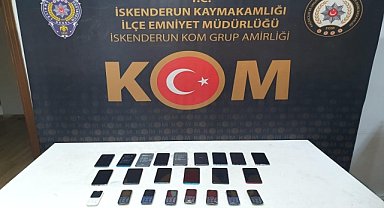 Gümrük kaçağı 23 cep telefonu ele geçirildi