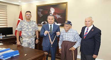 Kore gazisine kaybolan madalyasının yenisi verildi