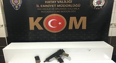 Motor kaputuna gizlenmiş tabanca ve şarjör ele geçirildi