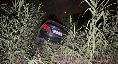 Otomobilin otluğa devrilmesi sonucu iki kişi yaralandı