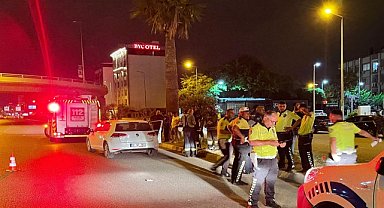 Otomobille çarpışan motosikletteki 2 kişi ağır yaralandı