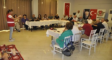 Adana'da gazetecilere ilk yardım eğitimi verildi
