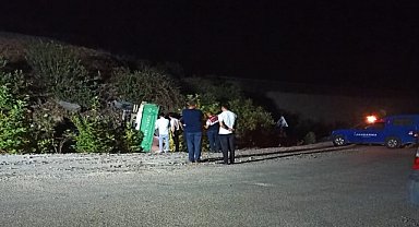 Devrilen traktördeki 1 kişi öldü, 1 kişi yaralandı
