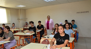 Erdem’den öğrencilere destek