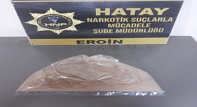 Eroin ele geçirilen otomobildeki 2 şüpheli tutuklandı
