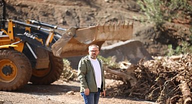 Heyelan nedeniyle mahalle yolu ulaşıma kapandı