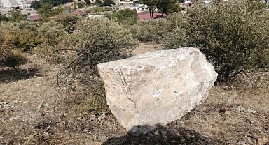 Kozan Kalesi yerleşkesinden kaya yuvarlandı