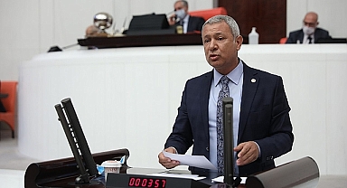 “Memleket batıyor, makam arabasından vazgeçen yok''