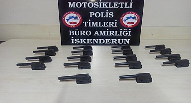 Otomobilde 18 tabanca namlusu ele geçirildi