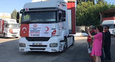 Pakistan'daki sel bölgesine 9 yardım tırı gönderildi
